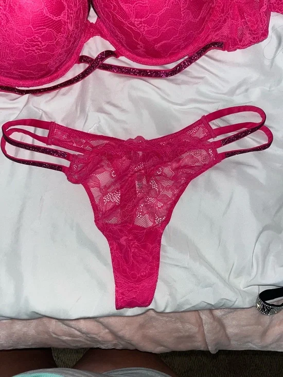 Victoria’s Secret Rhinestone Strap Thong Size Large - Picture 3 of 3